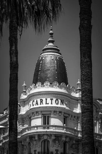 カンヌの有名なカールトンホテル-フランスのカンヌ市- 2020年7月12日 — ストック写真