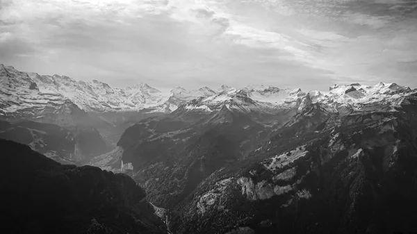 Les magnifiques montagnes des Alpes suisses — Photo