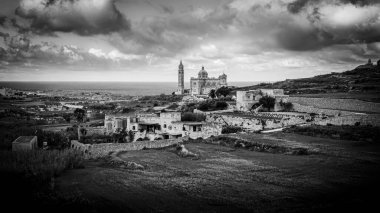 Gozo 'daki Basilica Ta Pinu üzerinde hava manzarası - ulusal bir tapınak