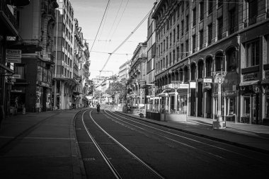 Corona ve Covid 19 zamanlarında Cenevre şehir merkezinde boş sokaklar - GENEVA, SWitzERLAND - 8 Temmuz 2020