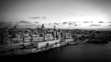 Malta 'nın başkenti Valletta üzerindeki hava manzarası