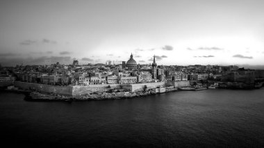 Malta 'nın başkenti Valletta üzerindeki hava manzarası