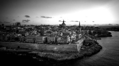 Valletta Malta üzerinde güzel bir akşam manzarası