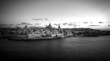 Malta 'nın başkenti Valletta üzerindeki hava manzarası