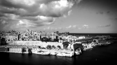 Malta ve Valletta şehri üzerinde hava manzarası