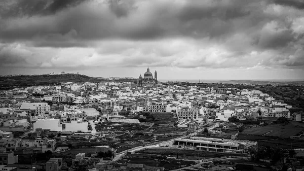 Ilmakuva yli historiallisen kaupungin Xewkija saarella Gozo Malta — kuvapankkivalokuva