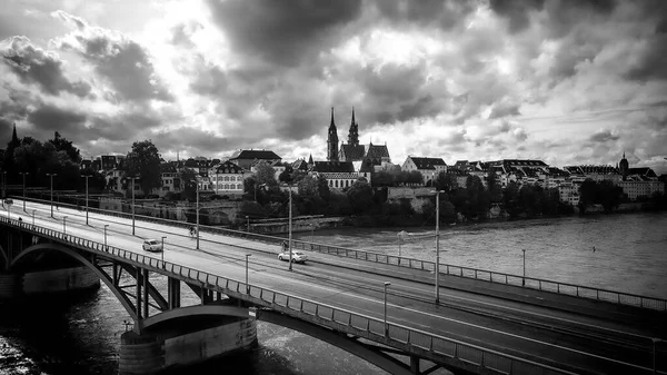 Vue aérienne sur la ville de Bâle Suisse et la cathédrale — Photo