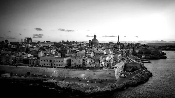 Vista aérea de la ciudad de La Valeta, la capital de Malta — Foto de Stock