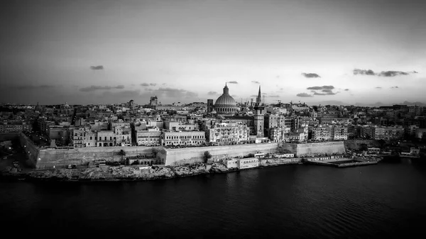Widok z lotu ptaka na miasto Valletta - stolica Malty — Zdjęcie stockowe