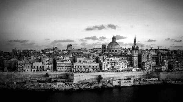 La Valeta por la noche la capital de Malta — Foto de Stock