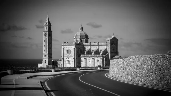 Die Kirche Ta Pinu auf Gozo ist ein berühmtes Wahrzeichen der Insel - MALTA, MALTA - 5. MÄRZ 2020 — Stockfoto