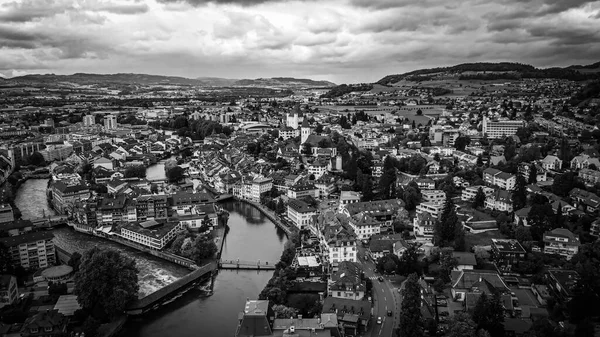 Vue aérienne sur la ville de Thoune en Suisse — Photo