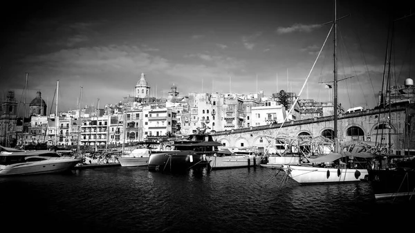 Grand Harbour in Valletta - the capital city of Malta - MALTA, MALTA - MARCH 5, 2020 — Stock Photo, Image