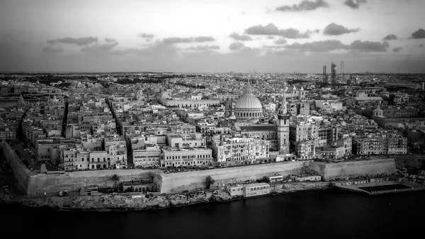 Vista aérea sobre a cidade de Valletta - a capital de Malta — Fotografia de Stock