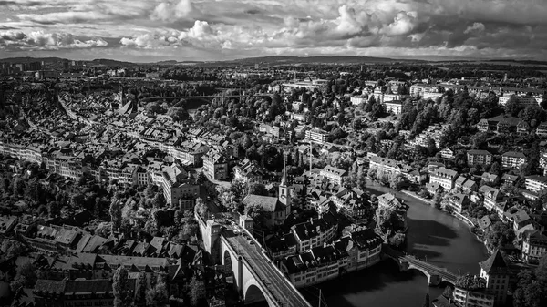 Uitzicht vanuit de lucht over de stad Bern - de hoofdstad van Zwitserland — Stockfoto