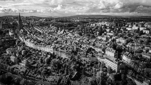 Luftaufnahme über der Stadt Bern - der Hauptstadt der Schweiz — Stockfoto