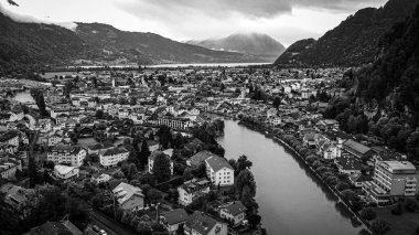 İsviçre 'deki Interlaken şehrinin hava manzarası