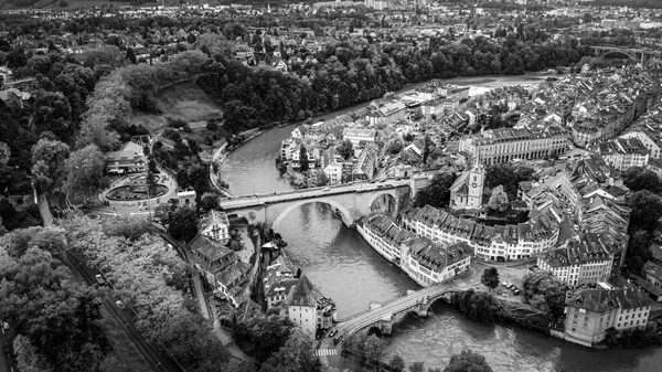 Volo sulla città di Berna in Svizzera - la capitale — Foto Stock