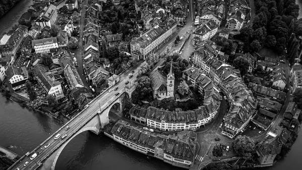 Luftaufnahme über der Stadt Bern - der Hauptstadt der Schweiz — Stockfoto