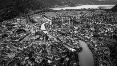 İsviçre 'deki Interlaken Şehri - inanılmaz İHA görüntüleri