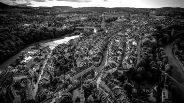 İsviçre 'nin başkenti Bern üzerindeki hava manzarası