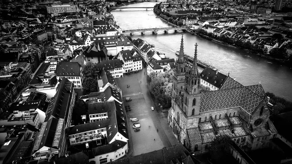 Luftaufnahme über der Stadt Basel Schweiz und dem Münster — Stockfoto