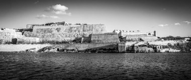 Sliema Limanından Valletta 'nın silüeti
