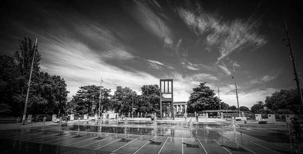 Broken Chair Monument at the United Nations in Geneva - GENEVA, SWITZERLAND - JULY 9, 2020 — Stock Photo, Image