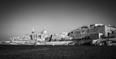 Gün batımında Valetta 'nın muhteşem silüeti