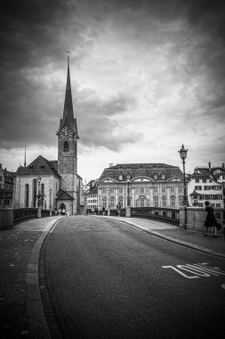 Limmat Nehri üzerindeki Zürih köprüleri