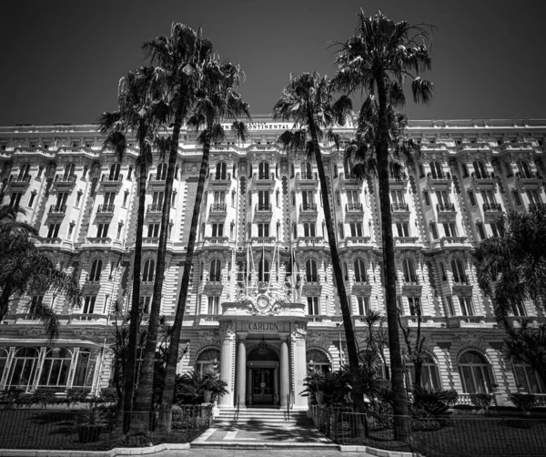 Famoso Hotel Carlton em Cannes - CIDADE DOS CANAIS, FRANÇA - JULHO 12, 2020 — Fotografia de Stock