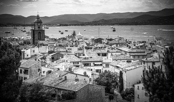 Vista sobre Saint Tropez, em França, localizado no Mar Mediterrâneo, na Cote D Azur — Fotografia de Stock