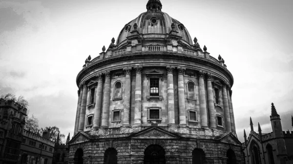 Radcliffe Camera em Oxford Inglaterra em preto e branco — Fotografia de Stock