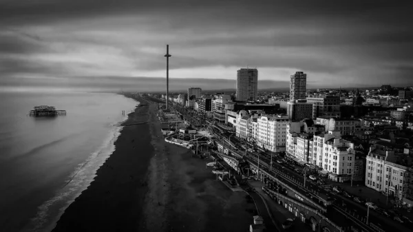 Ville de Brighton en Angleterre - vue aérienne en noir et blanc - BRIGHTON, ROYAUME-UNI - 28 DÉCEMBRE 2019 — Photo