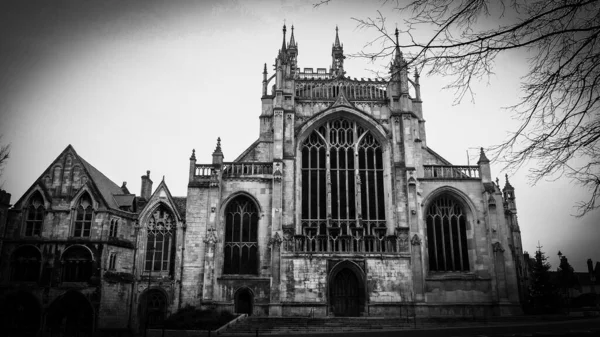 Célèbre cathédrale de Gloucester en Angleterre en noir et blanc — Photo