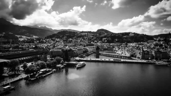 Città di Lucerna Svizzera e Lago di Lucerna - veduta aerea in bianco e nero — Foto Stock