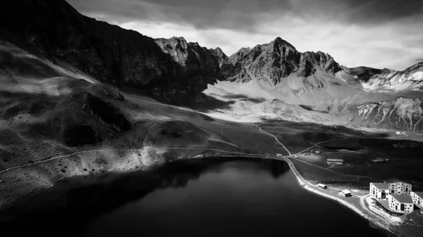 Melchsee Frutt 'taki İsviçre Alpleri siyah beyaz — Stok fotoğraf