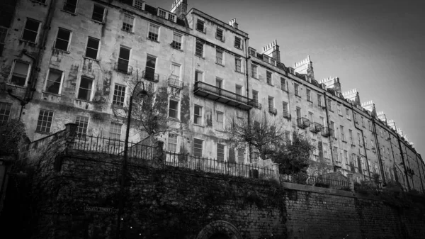 Stadtansichten von Bath England in schwarz-weiß — Stockfoto