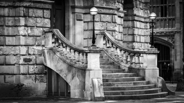 Cityscapes of Oxford in England in black and white - OXFORD, REINO UNIDO - DEZEMBRO 31, 2019 — Fotografia de Stock