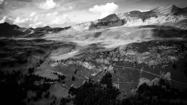 Le Alpi svizzere al Melchsee Frutt in bianco e nero — Foto Stock