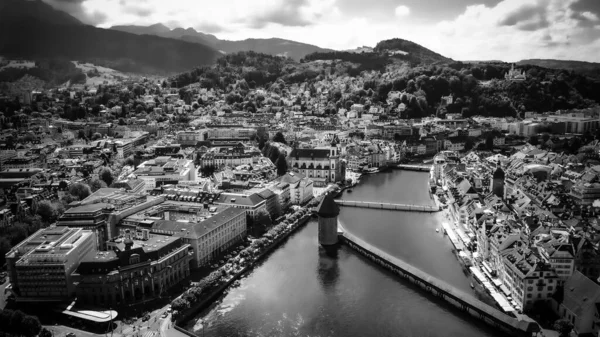 Ville de Lucerne Suisse et Lac des Quatre-Cantons - vue aérienne en noir et blanc — Photo