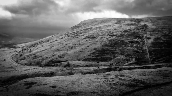 Brecon Beacons National Park στην Ουαλία - θέα από αέρος σε μαύρο και άσπρο — Φωτογραφία Αρχείου