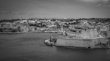 Barrakka Bahçeleri 'nden Valletta Malta' daki üç şehrin hava manzarası