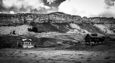 İsviçre Alplerinde siyah beyaz İsviçre 'nin şaşırtıcı doğası