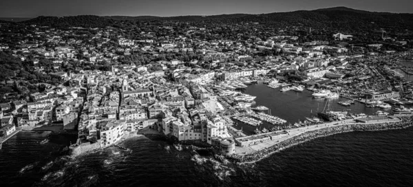 Saint Tropez i Frankrike ligger vid Medelhavet vid Cote D Azur — Stockfoto