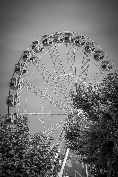 Ferris wheel in the city of Cannes — Stock Photo, Image