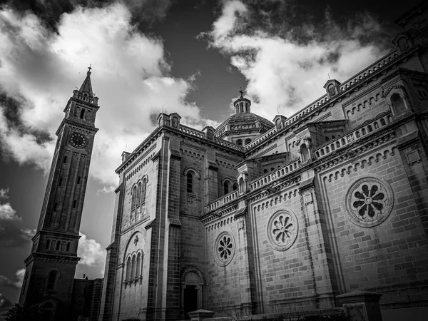 Igreja Ta Pinu em Gozo é um marco famoso na ilha — Fotografia de Stock