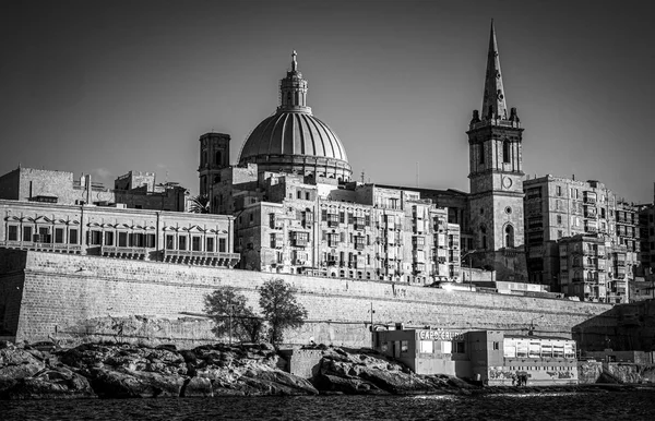 Skyline de Valletta do porto de Sliema — Fotografia de Stock