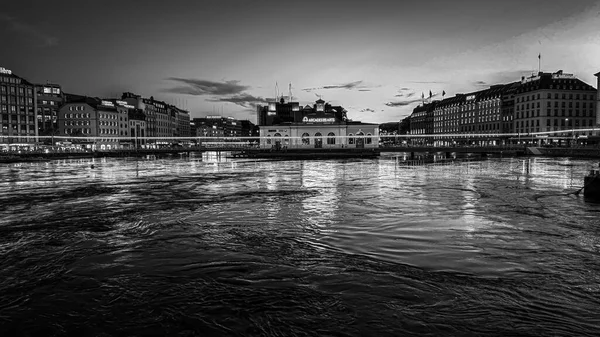 City of Geneva at night — Stockfoto