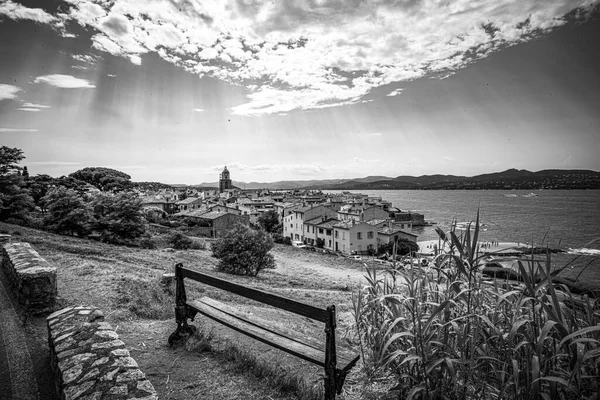 Hermosa vista sobre Saint Tropez desde la fortaleza - ST TROPEZ, FRANCIA - 13 de JULIO de 2020 —  Fotos de Stock